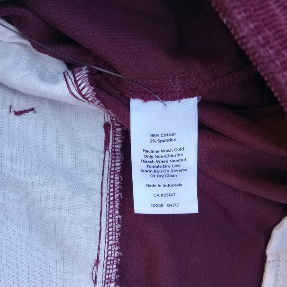 Talbots Maroon Corduroy Skirt W/ Brass Colored Buttons Size 10 - Picture 8 of 9